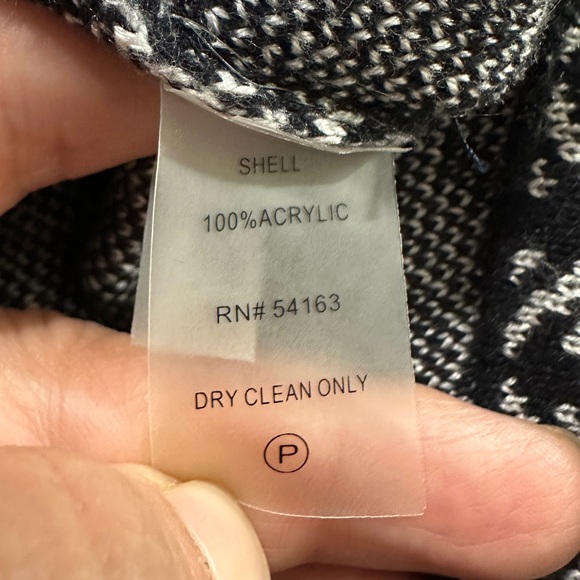 Ivanka Trump || Woman’s 1/4 sleeves Blouse size Small - Picture 4 of 5